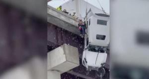 Un camion suspendu pendant plus de cinq heures dans le vide
