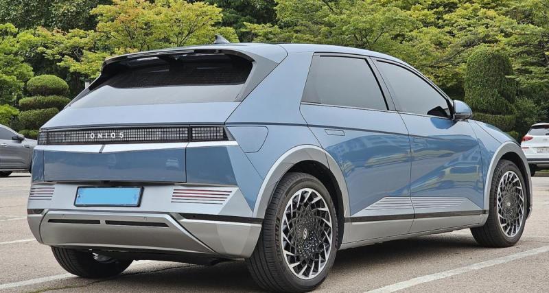 Il renverse un peu d’eau dans sa voiture électrique… et reçoit un devis à plus de 10 000 €