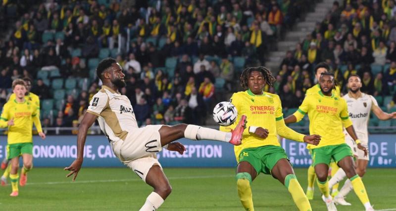  - À la pause, Nantes tient face au leader lensois