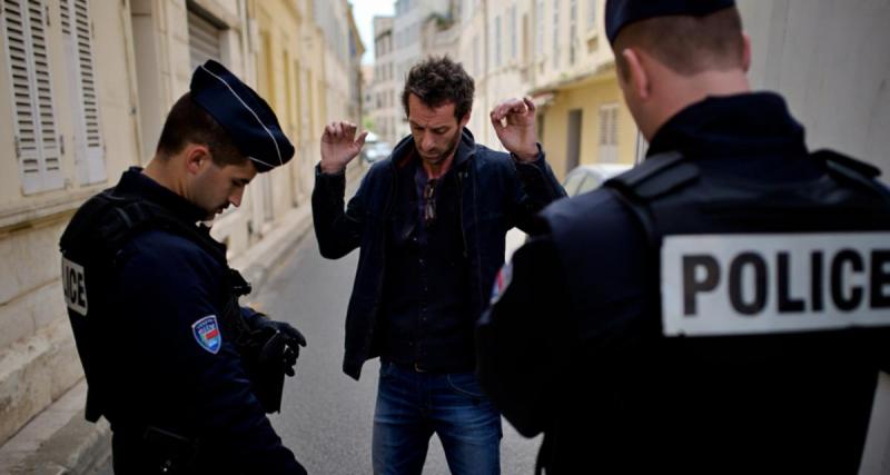  - Contrôlé sans ceinture, il transportait 20 000 € de faux billets à Marseille