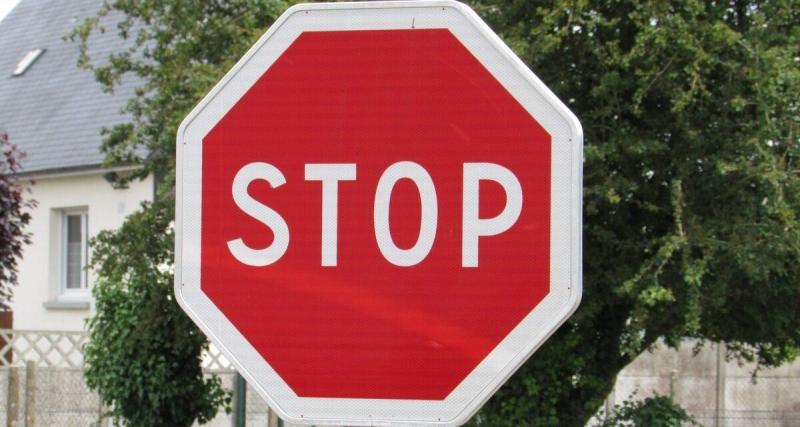  - Ces jeunes qui nettoyaient les panneaux de signalisation dans leur commune vraiment poursuivis en justice ?