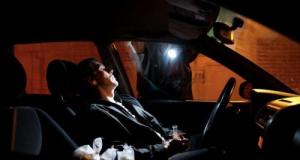 Interpellé endormi au volant de son véhicule, il tenait une pipe à crack et était en possession de drogues