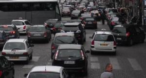 10 000 voitures par jour, cette petite rue transformée en autoroute urbaine à cause de travaux