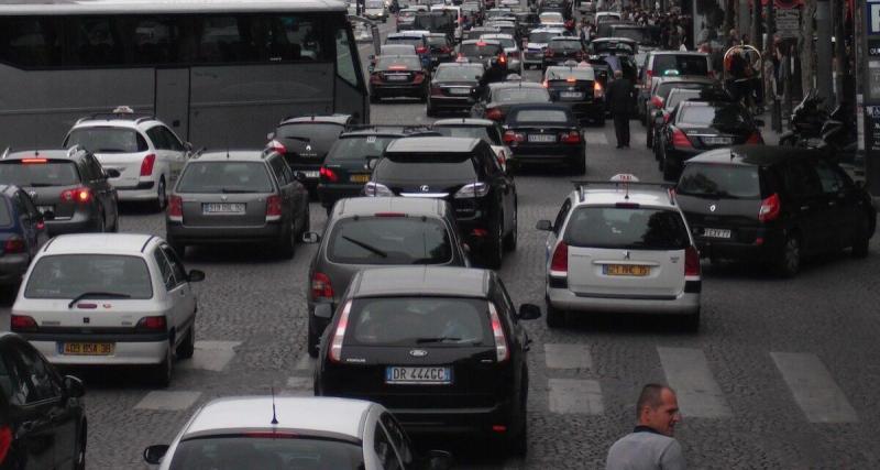  - 10 000 voitures par jour, cette petite rue transformée en autoroute urbaine à cause de travaux