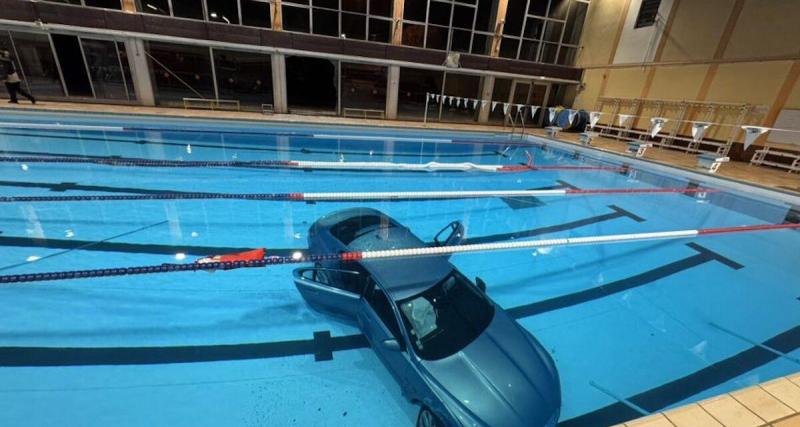 Elle confond les pédales et sa voiture finit… dans une piscine municipale ! Récit d’un crash surréaliste