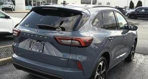 Une panne de voiture le contraint à marcher 32 kilomètres pour travailler, son employeur lui en offre une