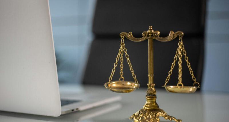  - Endetté et désespéré, il bascule dans les vols de voitures de luxe puis disparaît dans la nature avant de se rendre… un an plus tard