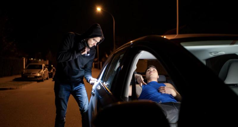  - Il force une voiture en pleine nuit… pour y faire une sieste