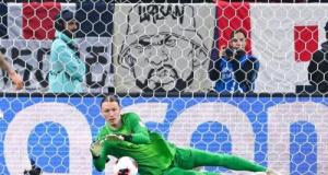 PSG - Flamengo : la toile s'enflamme pour Safonov malgré une polémique durant la séance de penaltys, Chevalier en grand danger