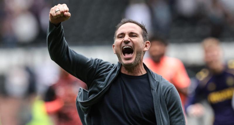  - Lampard chambre les fans et provoque une bagarre générale en Angleterre