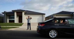 « C’est horrible » : un chanteur néerlandais se fait voler sa voiture avec ses trois enfants à bord