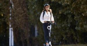Sur l’autoroute, une femme en trottinette électrique crée la stupeur à toute vitesse