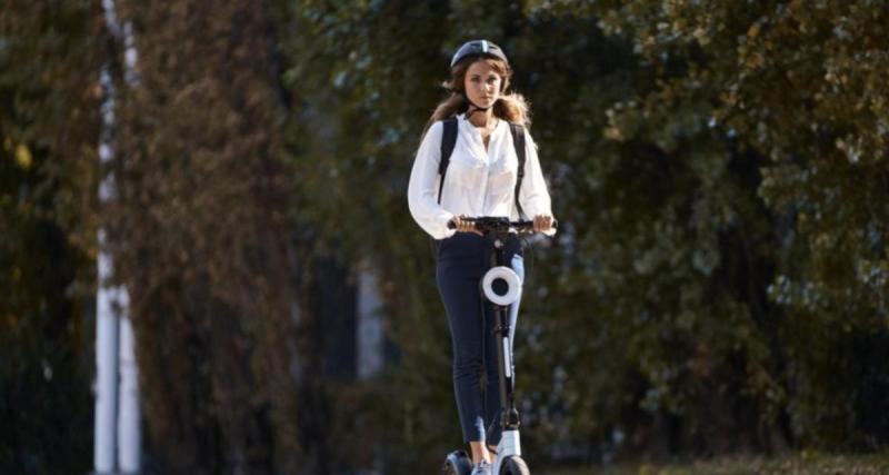  - Sur l’autoroute, une femme en trottinette électrique crée la stupeur à toute vitesse