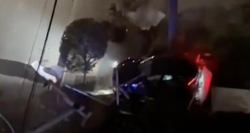  - Un voleur termine sa course dans un poteau avec un Ferrari Purosangue