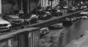 Une conduite suspecte : elle roulait à vive allure puis s’est arrêtée net, le secret de la voiture du canal