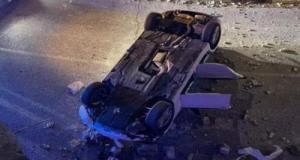 Un conducteur sous drogue et alcool percute un piéton avant de tomber d’un pont dans un accident spectaculaire