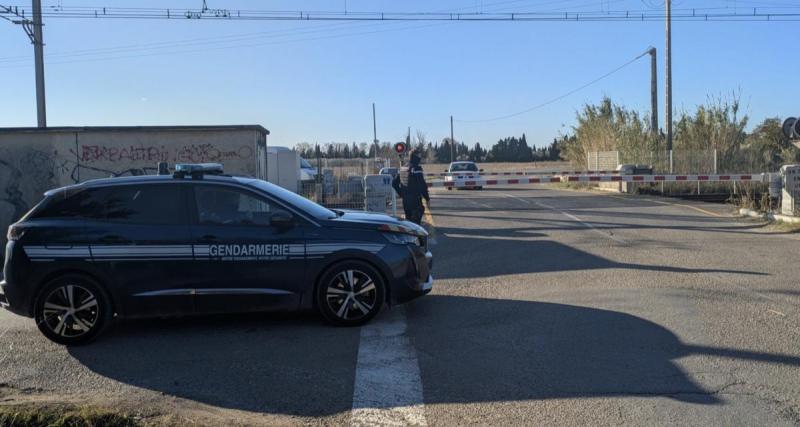  - De la drogue découverte dans une voiture volée abandonnée fait sensation