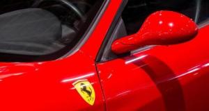 Il achète une Ferrari à prix “raisonnable” : l’entretien transforme son rêve en cauchemar