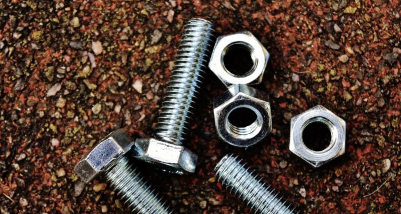 BMW imagine une vis propriétaire… qui complique les réparations