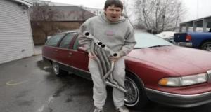 Il transforme le vieux break de son grand-père en véritable monstre mécanique