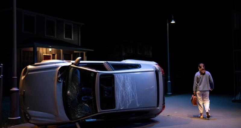 Un conducteur abandonne sa voiture retournée et rentre dormir chez ses parents