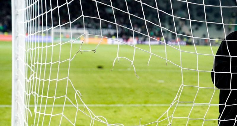  - Des filets troués et réparés avec du scotch, scène improbable pour Nigéria - Mozambique