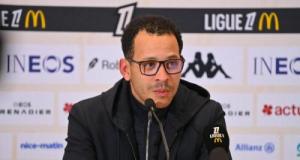 "Je veux que les supporters se lèvent de leur siège dès les 10 premières minutes", Rosenior annonce la couleur à Chelsea !
