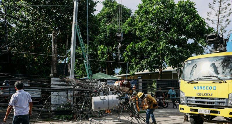 Au volant d'une voiture d'occasion, il fonce dans un poteau électrique : les occupants prennent la fuite et laissent derrière eux 14 foyers sans électricité