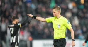 "J'ai dit là-bas" : la scène lunaire entre l'arbitre Marc Bollengier et les capitaines durant Angers-Toulouse