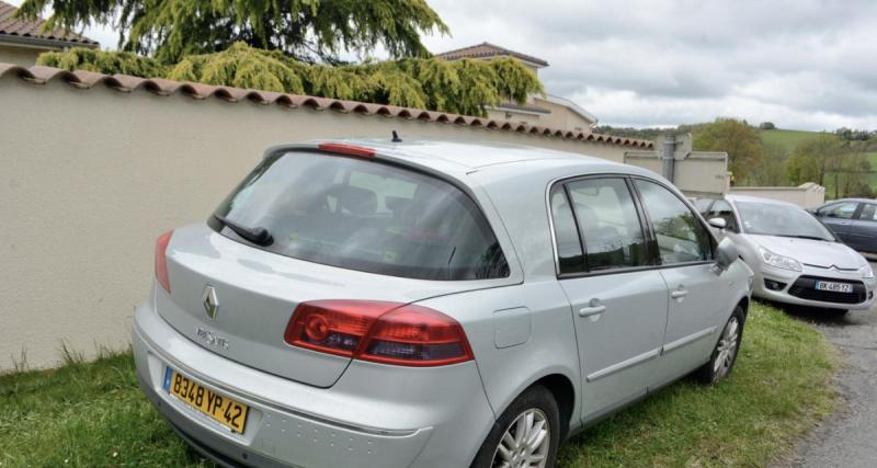 Stationnée sur sa propre pelouse, elle reçoit des contraventions de stationnement… Plus de 140 000€