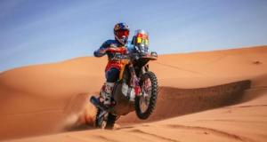 Dakar : le poids tout simplement dément que portent les motards durant le rallye-raid