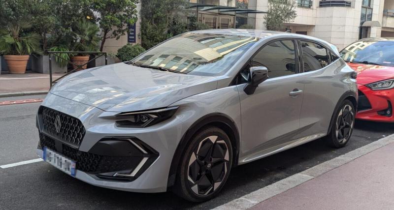  - Nouvelle Renault Clio 6 : on l’a enfin croisée dans la rue, dans une robe grise inédite