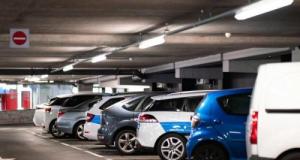 Pour qu’elle reçoive des amendes, il immatricule une voiture au nom de son ex avant de l’abandonner sur un parking d’aéroport