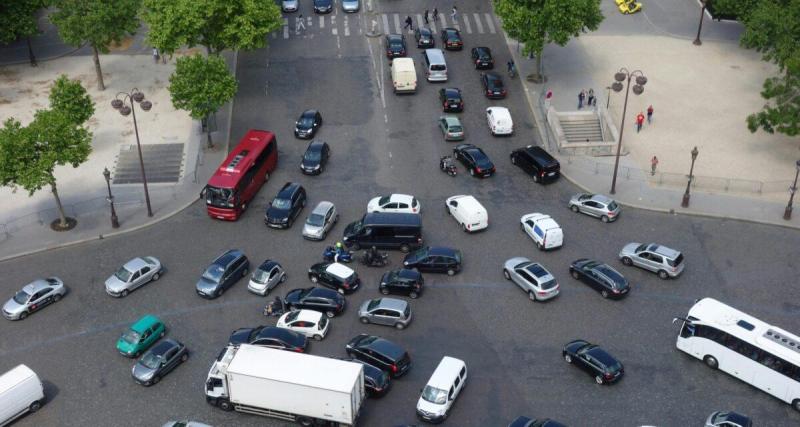  - Entre prudence et folie, traverser ce carrefour devient un vrai défi pour tous les usagers ce vendredi