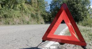 Un père fonce dans un panneau après avoir découvert une tromperie