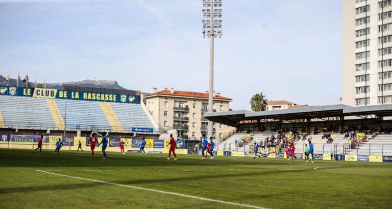 National 2 : le bel hommage des supporters de Toulon à Rolland Courbis