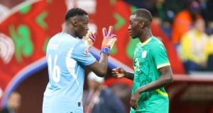 But refusé, penalty accordé, les Sénégalais quittent la pelouse... Chaos complet dans la finale de la CAN !