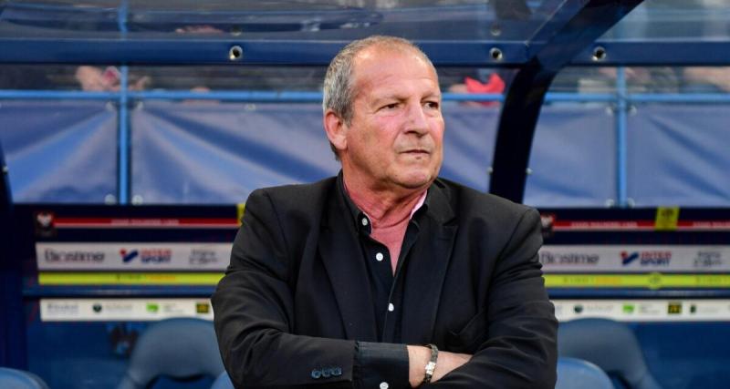  - Étranger : le bel hommage des supporters de l’USMA en Algérie à Rolland Courbis