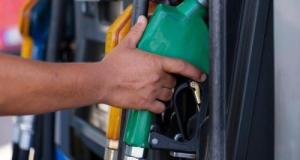 Les prix des carburants poursuivent leur hausse, le pétrole explose aussi