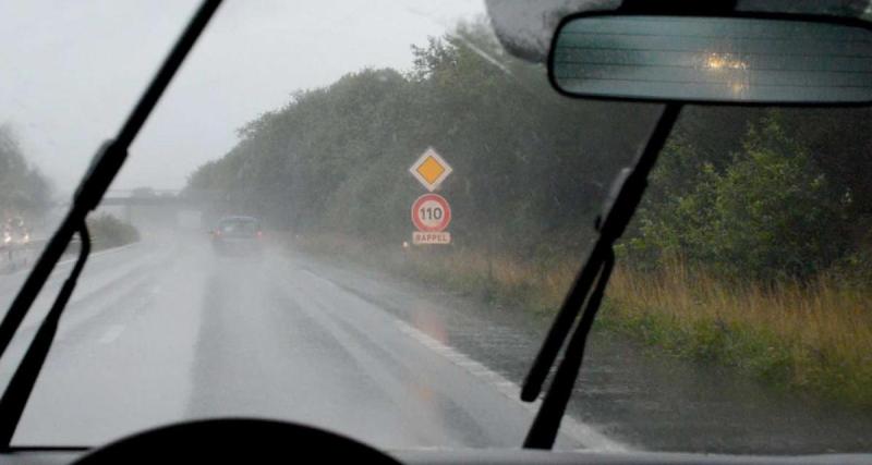  - De nombreux conducteurs ont pris d’énormes risques pendant les inondations : « Une voiture n'est pas un bateau ! »