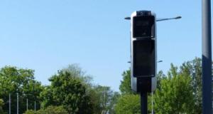 Après la peinture et le feu, un nouveau radar vandalisé, cette fois-ci entièrement recouvert de pneus