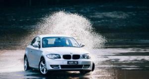 Aquaplaning spectaculaire sur la RN 24 : le conducteur perd le contrôle et finit dans un fossé