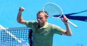 Open d’Australie 2026: Daniil Medvedev échappe de peu au déluge face à Fabian Marozsan