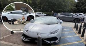 Des internautes dénoncent une Lamborghini garée sur une place handicapée, le propriétaire répond de la meilleure des façons