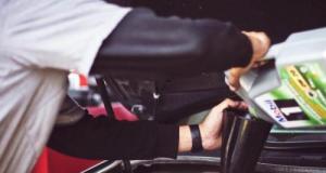 Attention à cette erreur fatale : elle confond entre deux liquides moteur, sa Peugeot a explosé sur l’autoroute