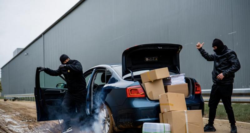  - Des cambrioleurs quittent un entrepôt le coffre plein… et s’embourbent quelques mètres plus loin