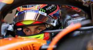 McLaren : la photo en mode "Men in Black" d'Oscar Piastri dans son garage