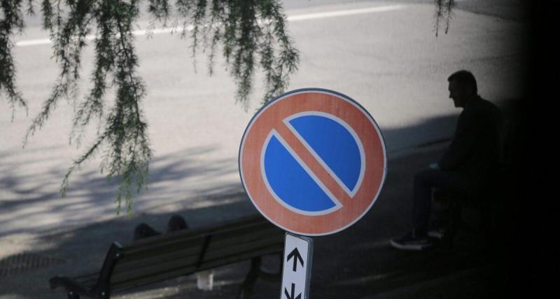 Il dénonce des conducteurs mal garés… sans imaginer que son propre geste allait se retourner contre lui