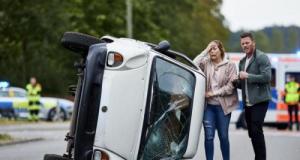 Une balade en voiture sans permis se finit sur le toit pour une maman et son fils