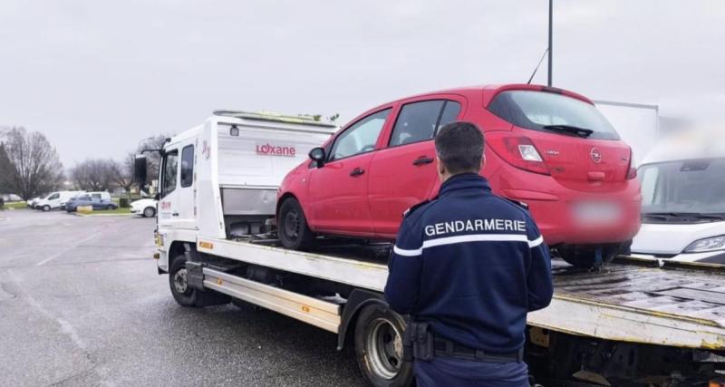 Flashé en excès de vitesse à plus de 108 km/h en centre-ville, il réserve des surprises aux gendarmes